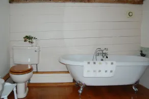 The Longhouse Sleeps 7 (3 Bedrooms) - Image 3