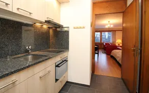 Centrally located apartment house, about 10 minutes walk from St. - Image 3