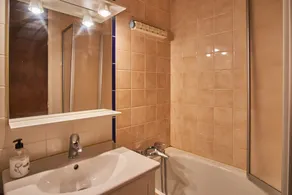 Holiday Apartment with Direct Access to Ski Slopes in Trois-Vallées - Image 2
