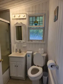 Cozy Cottage- Bright, 2 Bedroom- Great Location - Image 2