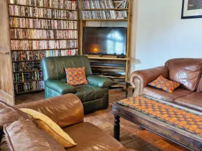 Charming Country Retreat: Sleeps 11, Indoor Pool, Pet-Friendly, Near Château-Gontier - Image 4