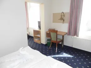 grande camera doppia lato mare - di Domke Hotel Garni \"Casa sul Lago\" - Image 4