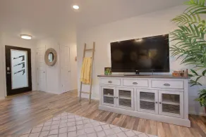 3 Bedroom, 2 Bath, Clean, Bright, Modern Space, in a Quite, Modest Neighborhood - Image 3