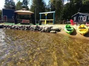 Specialtilbud på! Lakefront sommerhus med a🏖️ og ekstra bonus! The Love Shack! - Image 2