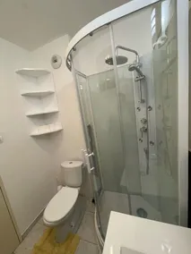 F1 refait à neuf, avec terrasse, douche Hydromassage LED, Colmar à 5min au calme - Image 3