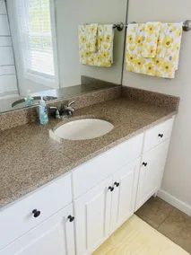 END OF THE LINE - Lake Martin views- Sleeps 12 - Image 5