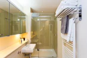 AS SEEN ON TV! Headlands Luxury Beachside Apartment - Image 4