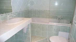 Mas de charme , 5 Chambres, idéal 3 familles avec piscine chauffée, tennis.... - Image 4