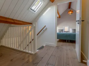 Luxury holiday home with enclosed garden - Image 4