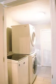New 4 Bedroom House for Downtown Travelers - Image 3