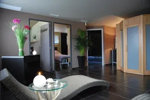 Maison à étage | Salle de Fitness, Piscine + Spa - Image 2