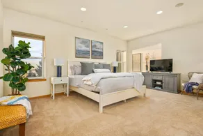 Magnificent Bay and Ocean Views, *Pet Friendly*, Hot Tub, Game Room w/ Pool, Foosball, & Ping Pong - Image 4