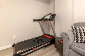 Beautiful and comfortable 1 bedroom basement unit - Image 5