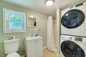 Cottage Haven-one Minute Walk To The Beach-private Yards-keyless Locks - Image 2