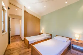 Holiday apartment with balcony and sea view - Image 5