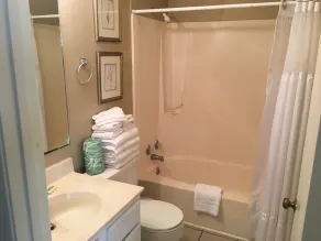One Bedroom Condo in the heart of Biloxi - Image 3