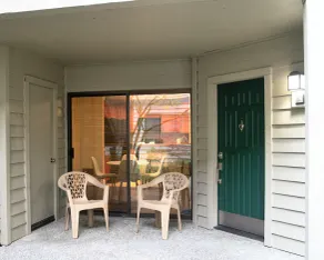 Spacious condo in downtown Bellevue - Image 5