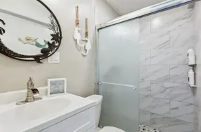 Beachfront Retreat. 3 steps to walkover! Bathrooms Remodeled! - Image 5
