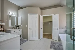 Modern 1-Story, 10mins from DFW Airport. Pets Welcome. Beautiful Neighborhood. - Image 2