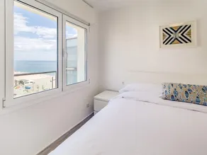 Aparthotel with pool and terrace sea views - Image 4