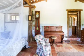 Holiday Home 'Dependance With Jacuzzi' with Terrace, Garden and Wi-Fi - Image 5