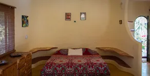 La casa ecológica sesgó el río, con una hermosa vista del canion, - Image 3