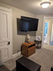 FULLY furnished, clean, cozy ,1 Bedroom Duplex in Downtown Monroe, MI - Image 4