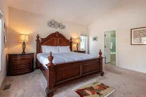 Luxurious 4BR Retreat - Pool Table & Chic Amenities - Image 5