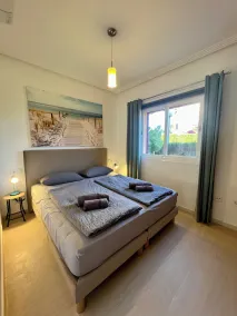 Charming vacation home for 4 people / Wifi / BBQ / large pool area - Image 4