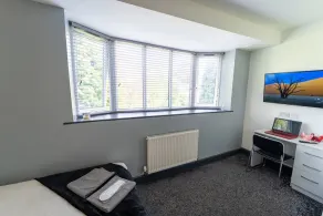 Spacious 1-bed Studio in Birmingham - Image 5