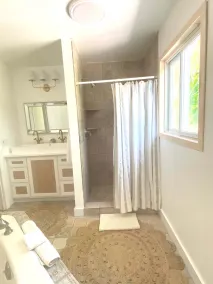 Huge 4 br home waterfornt view-walk to Cummings beach/40 min to NYC - Image 3