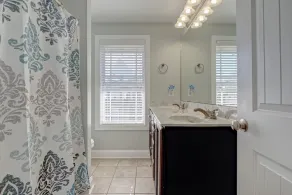 4 bedroom home with spectacular sound views - Image 4