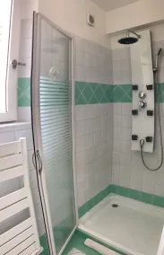 Appartement 4 P de 100m2 dans villa avec piscine bord de mer à ST AYGULF Fréjus - Image 3