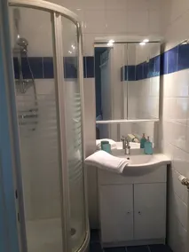 Dejlig 48m2 F2 med stor balkon, komfortabel, meget lys, klassificeret 4 stjerner - Image 2