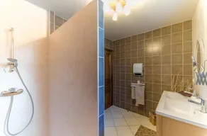 Maison de Charme 'Le Gite De La Tour' com terraço, jardim privado e Wi-Fi - Image 3