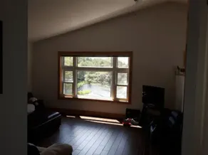 Lakefront Cottage in Muskoka, with Lake Views from Every Room - Image 2