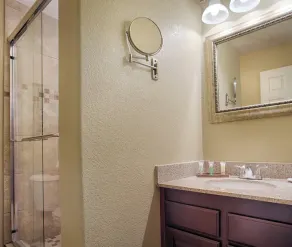 Wyndham Kingsgate | Four 2BR Suites Sleeps 24! - Image 4
