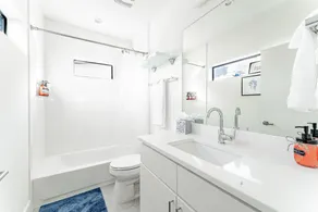 Luxe East Downtown 3BR Condo, Walk to Bars, Restaurants, Shops - Image 5
