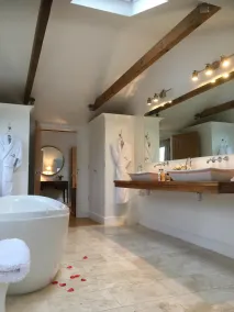 Romantic and peaceful cottage With Far Reaching Views - Image 2