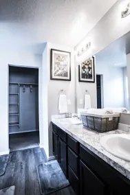 Beautiful Oasis with a splash of Glam - Image 3