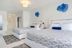 Oceanfront Top Floor w/Balcony View - Modern 2 Queen Beds Suite - Ocean Drive - Image 5