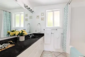 NEWLY Renovated Anchor House | Rooftop Patio | Pet Friendly | 3min Walk to Beach - Image 4
