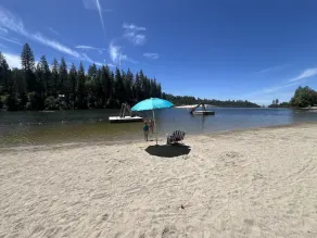 Twain Harte Lake retreat w/ summer lake access, walk to town, close to skiing - Image 5