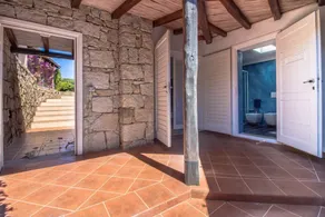 GuestHost - Villa With Private Garden, Parking & Shared Pool! - Image 5