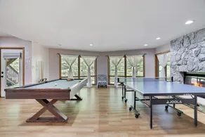 Belle maison, bain à remous, foyer au bois, salle de jeux, lac, près de Camelbeach! - Image 2
