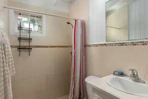 Beautiful family villa in a secluded location just 4min walk from Mullins beach - Image 3