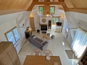 Chalet en bois cosy en forêt, idéal pour couple - Image 4