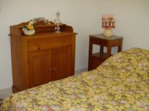 Kuperet område mellem hav og bjerg hus med have - Image 2
