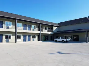 Empire Inn Cypress - Image 5