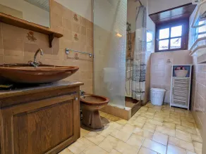 Cottage in the heart of the medieval village of Saint-Ilpize - Image 2